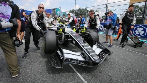 Zhou bekommt seinen ersten Einsatz für Formel-1-Rennstall Cadillac