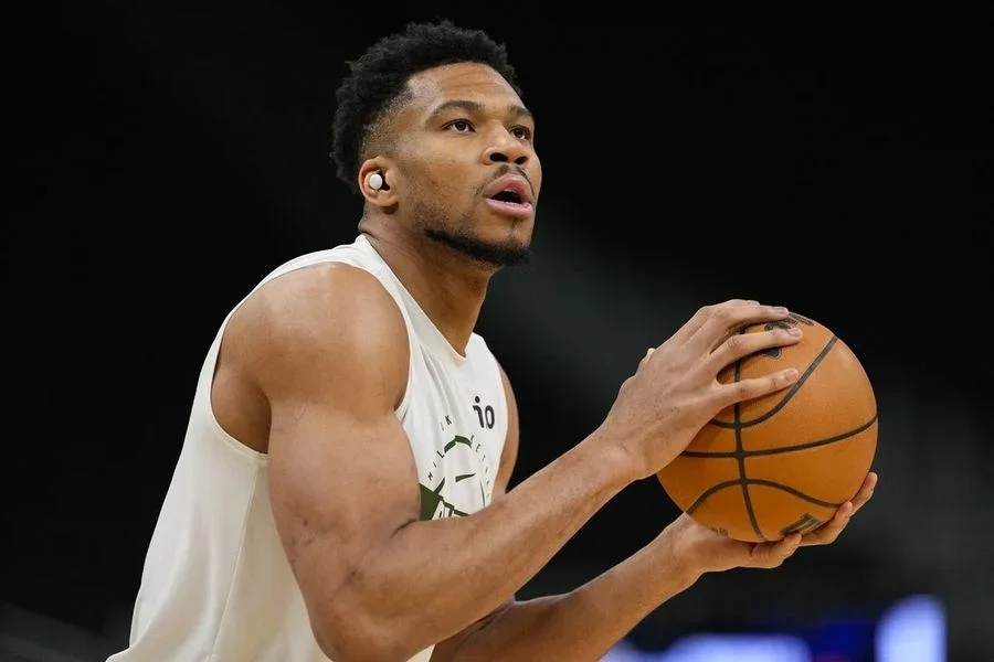 NBA: Phoenix Suns at Milwaukee Bucks
