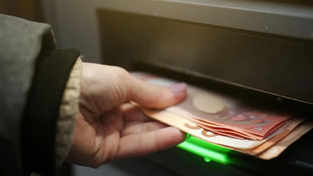 El Banco de España aclara las normas sobre retiradas e ingresos de efectivo en cajeros