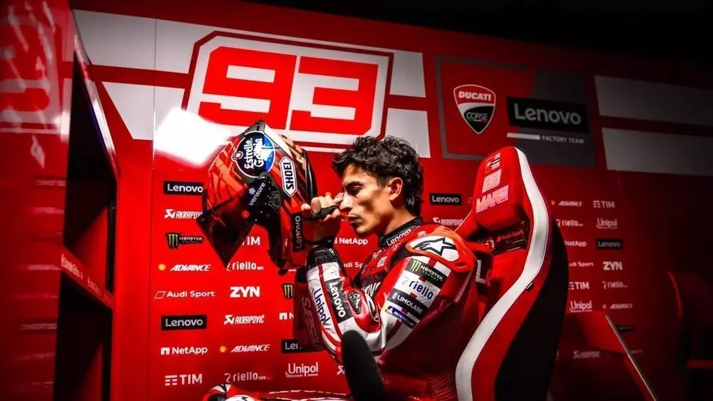 Marc Márquez (Ducati) se prepara, en Le Mans, el viernes, para salir a pista.
